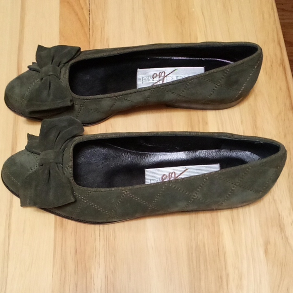 From Anita's Closet Joan and David too, 5.B, Green Suede